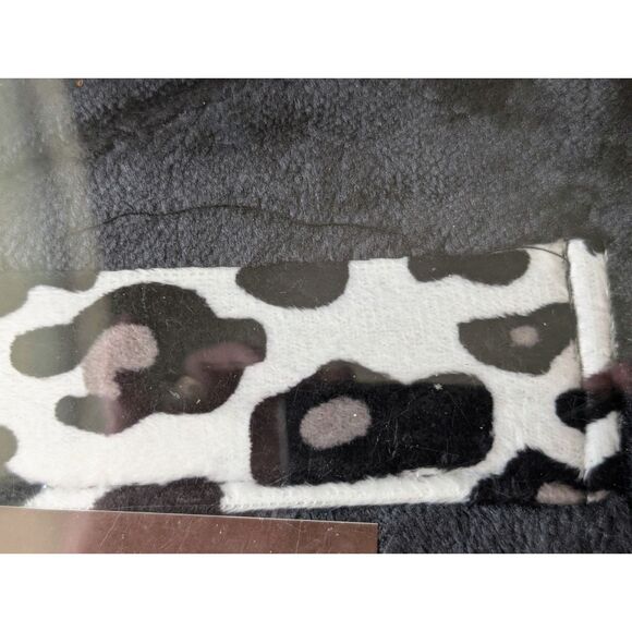 Concierge Collection Soft&Cozy Angel Wrap & Sock Set - Picture 3 of 6